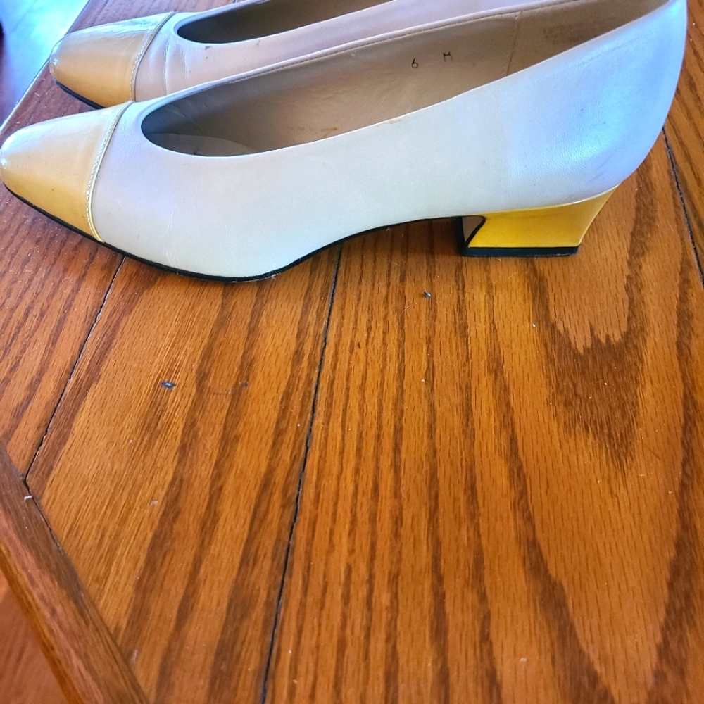 Sz 6 leather shoes